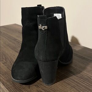 Koolaburra by Ugg Black Suede Heeled Ankle Boots